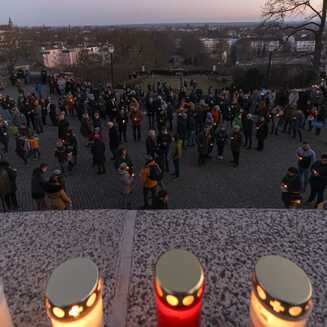 Mahnwache an der Brandenburger „Friedenswarte“